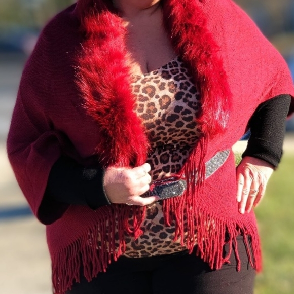 NEW NWT Tamsy Color Trendy Rust/Burgundy Luxe Faux Fur Trimmed Kimono One Size - Picture 7 of 8
